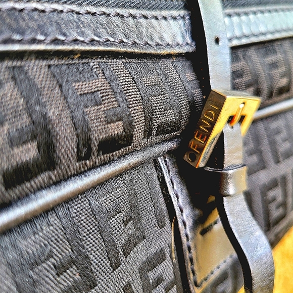 Fendi Classic Bagutte Bag logo black zipper purse Y2K - Picture 5 of 9